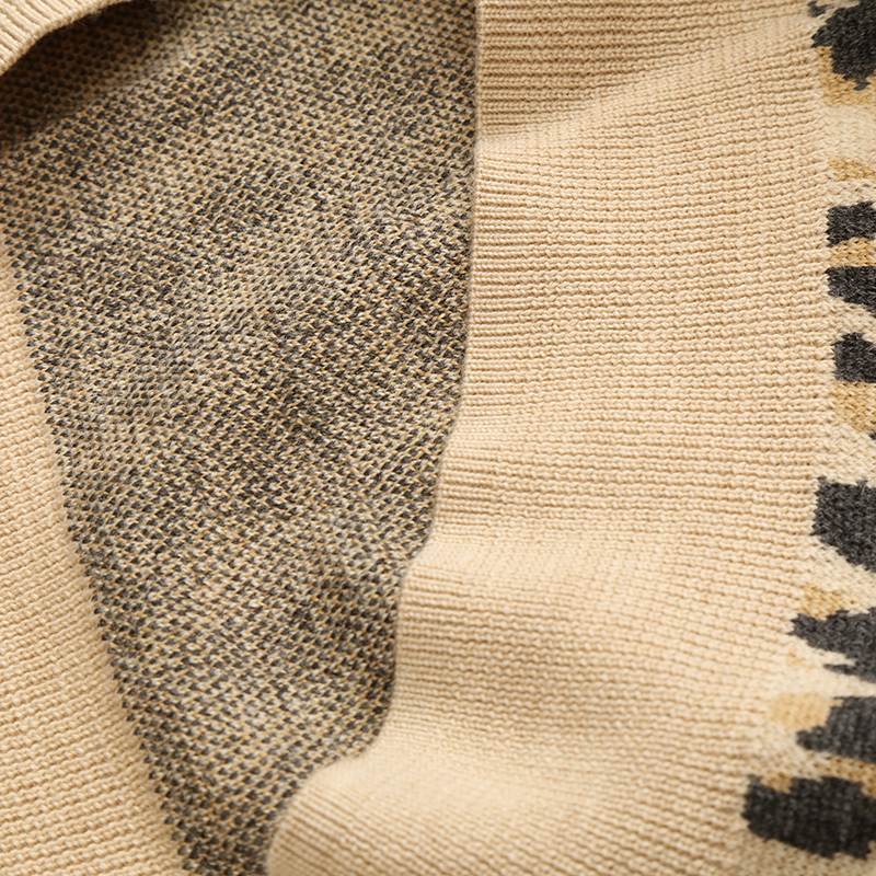 OEM 定制工厂针织品女士女士针织豹纹提花套头毛衣 